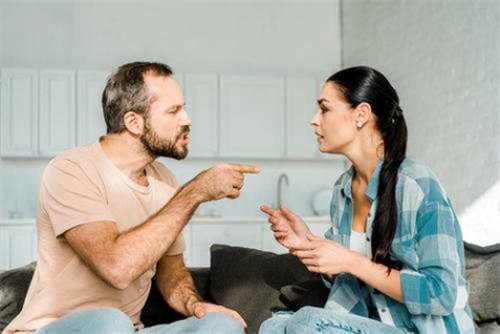 南京市婚姻调查：离婚时如何分割房产和车位